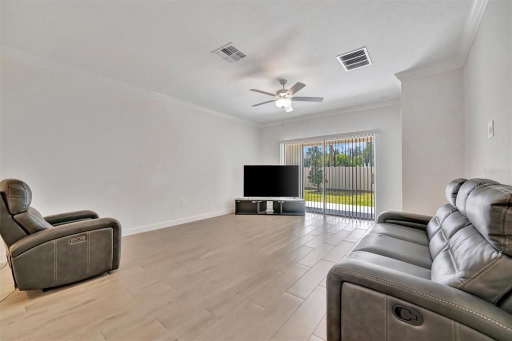 En Venta: $279,000 (2 camas, 2 baños, 1737 Pies cuadrados)