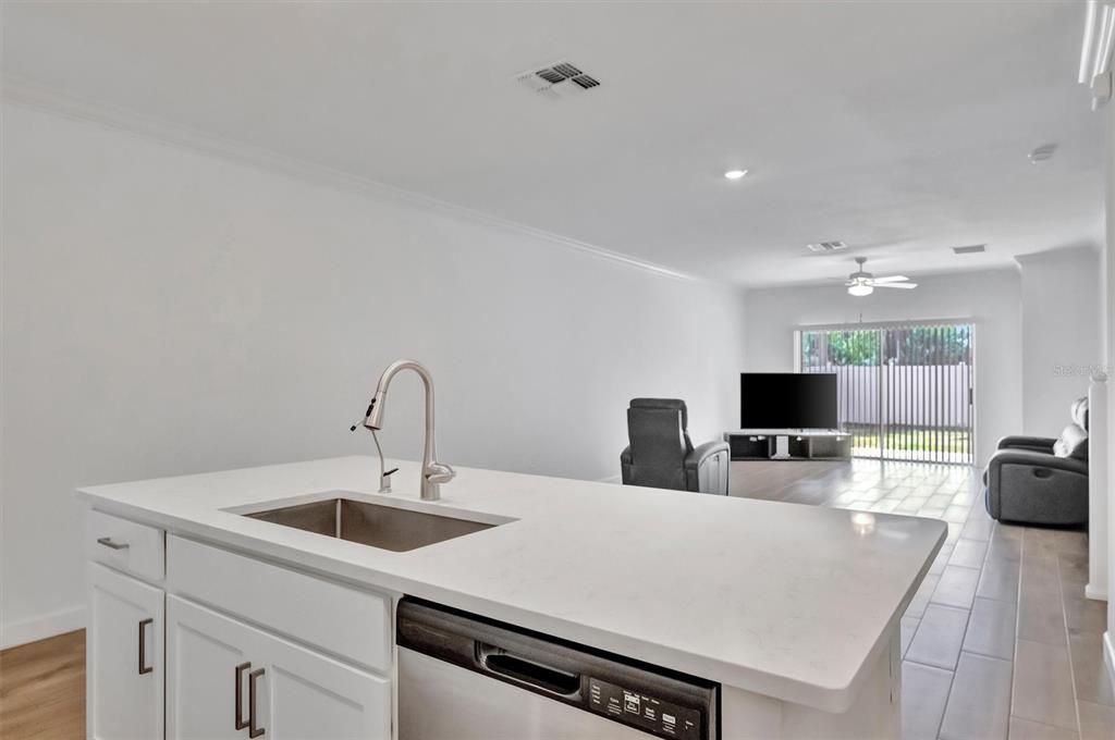 En Venta: $279,000 (2 camas, 2 baños, 1737 Pies cuadrados)