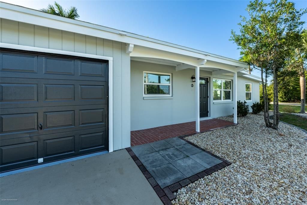 Active With Contract: $1,750 (3 beds, 1 baths, 912 Square Feet)