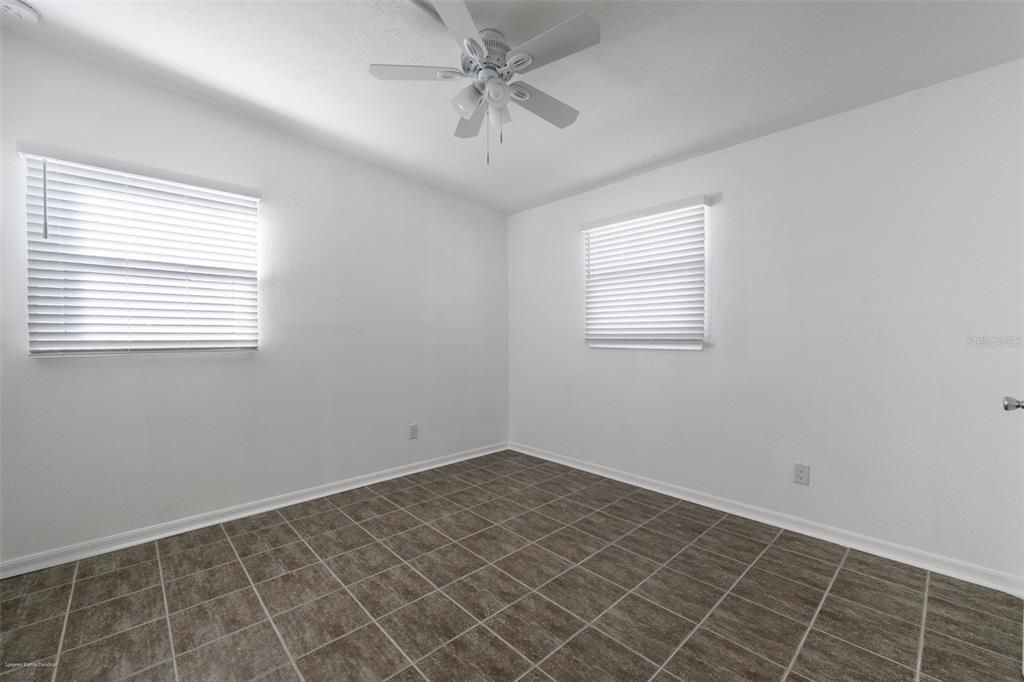 Active With Contract: $1,750 (3 beds, 1 baths, 912 Square Feet)
