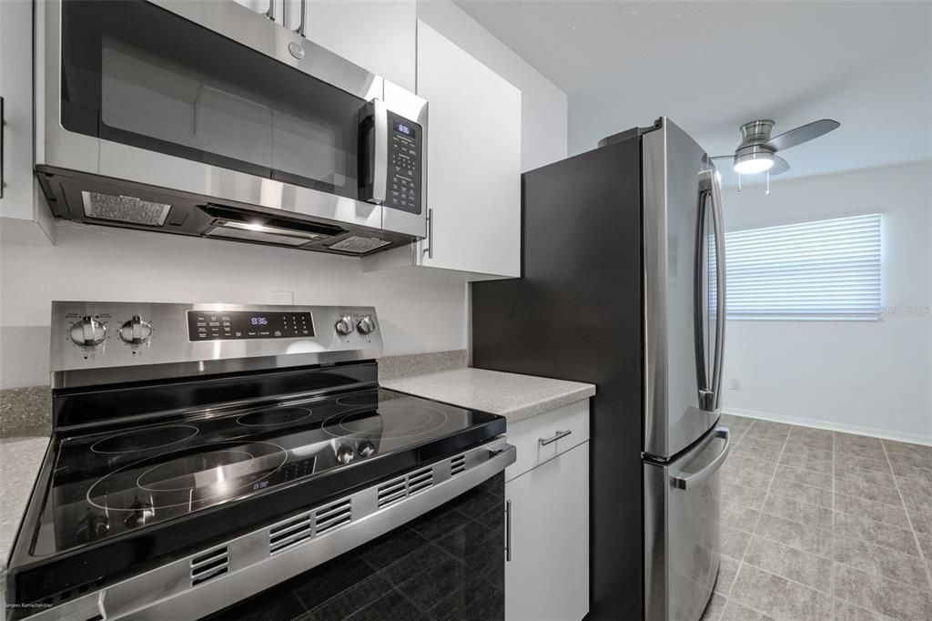 Active With Contract: $1,750 (3 beds, 1 baths, 912 Square Feet)