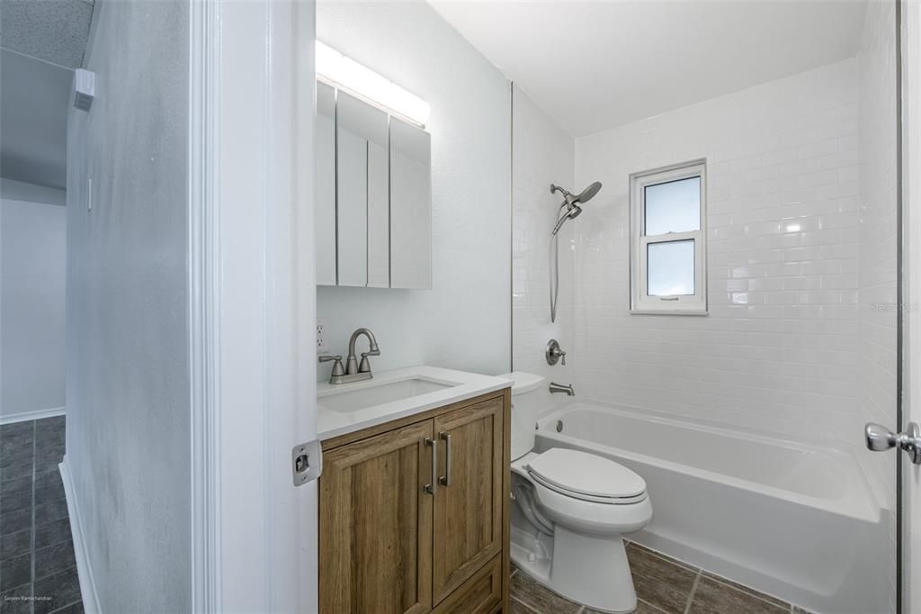 Active With Contract: $1,750 (3 beds, 1 baths, 912 Square Feet)
