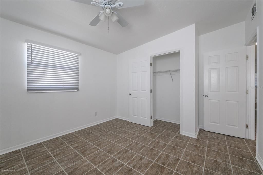 Active With Contract: $1,750 (3 beds, 1 baths, 912 Square Feet)