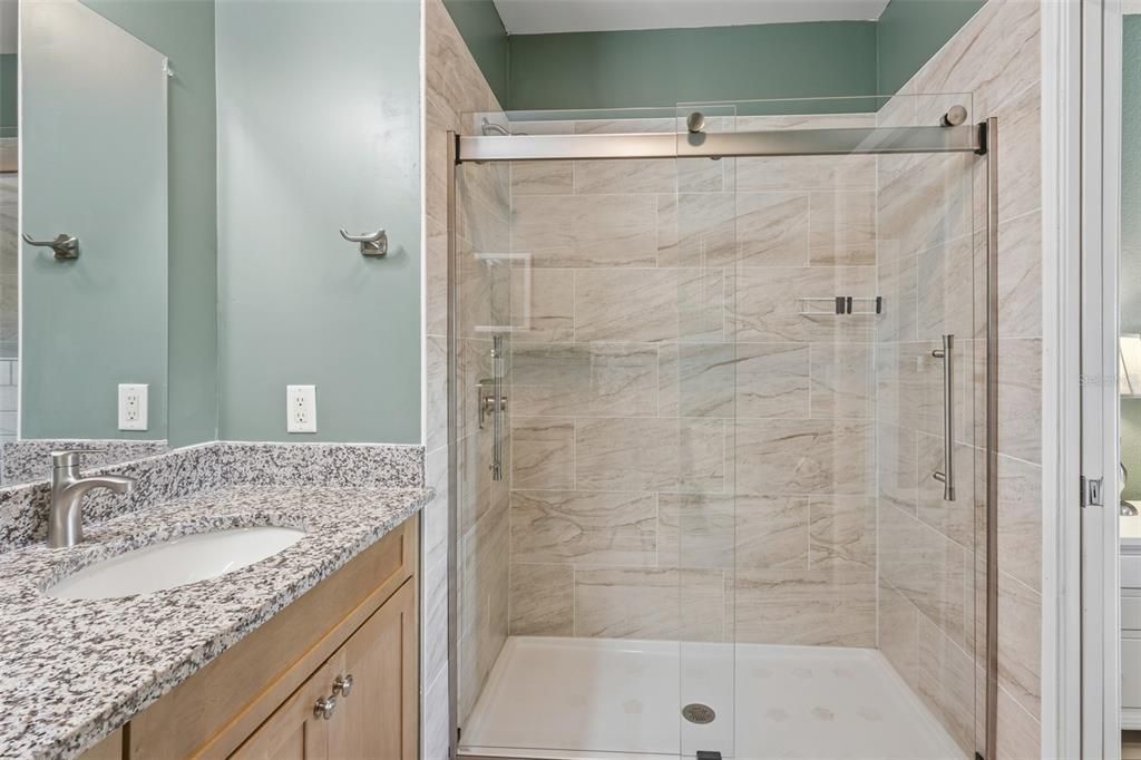 Active With Contract: $220,000 (2 beds, 2 baths, 996 Square Feet)