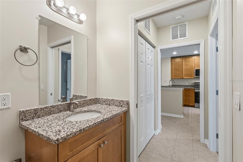 Active With Contract: $220,000 (2 beds, 2 baths, 996 Square Feet)