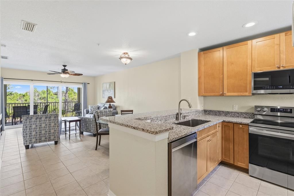 Active With Contract: $220,000 (2 beds, 2 baths, 996 Square Feet)