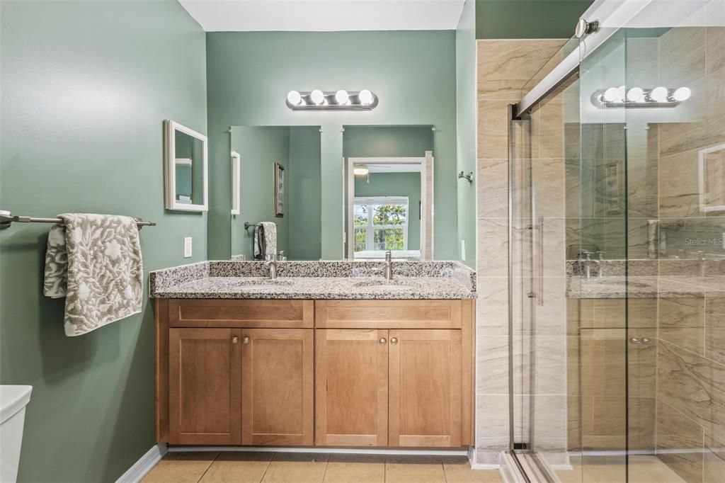 Active With Contract: $220,000 (2 beds, 2 baths, 996 Square Feet)