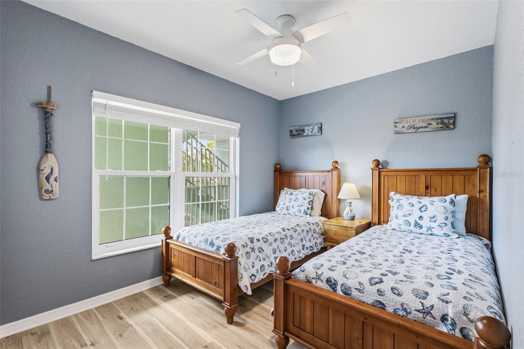 Active With Contract: $220,000 (2 beds, 2 baths, 996 Square Feet)