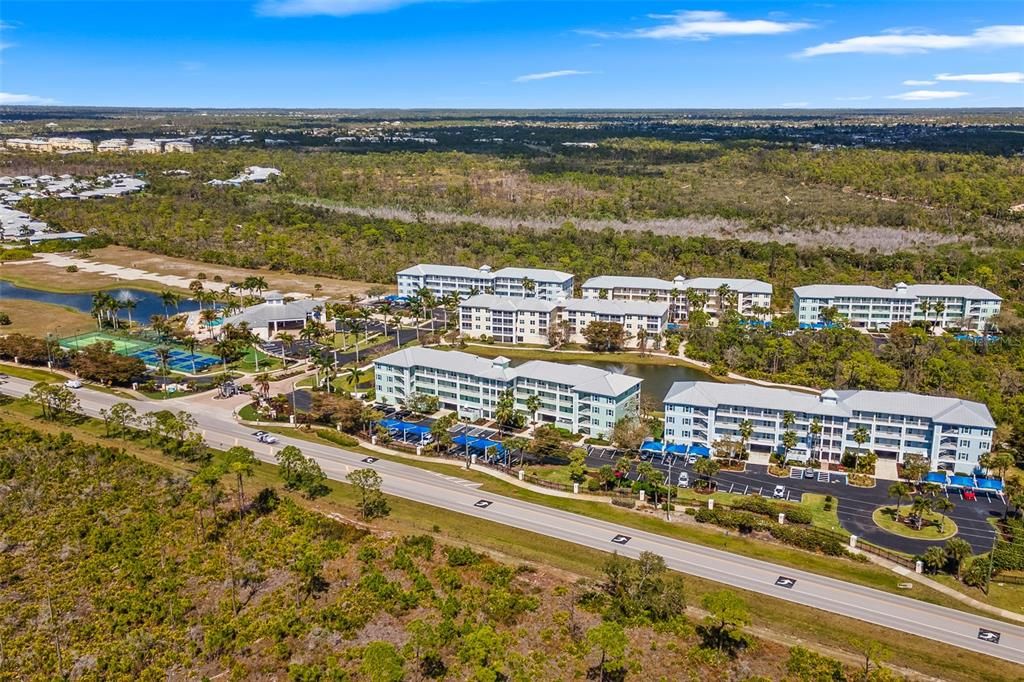 Active With Contract: $220,000 (2 beds, 2 baths, 996 Square Feet)