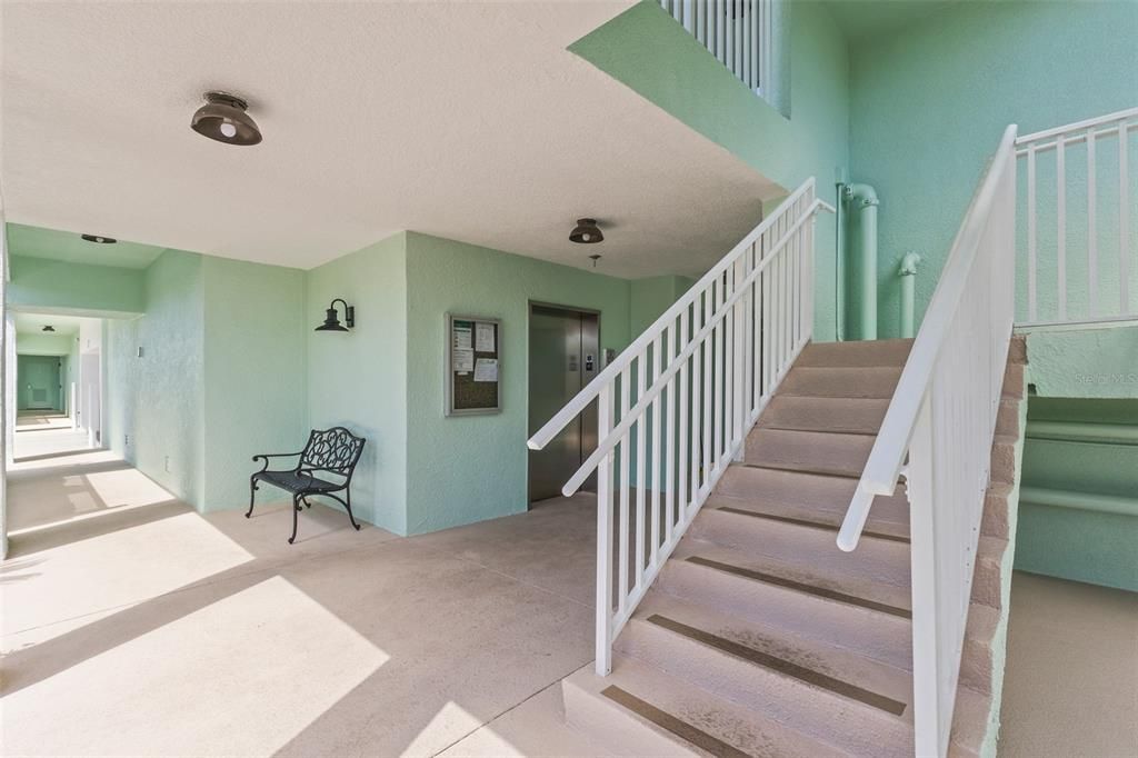 Active With Contract: $220,000 (2 beds, 2 baths, 996 Square Feet)