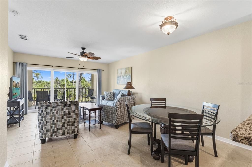 Active With Contract: $220,000 (2 beds, 2 baths, 996 Square Feet)