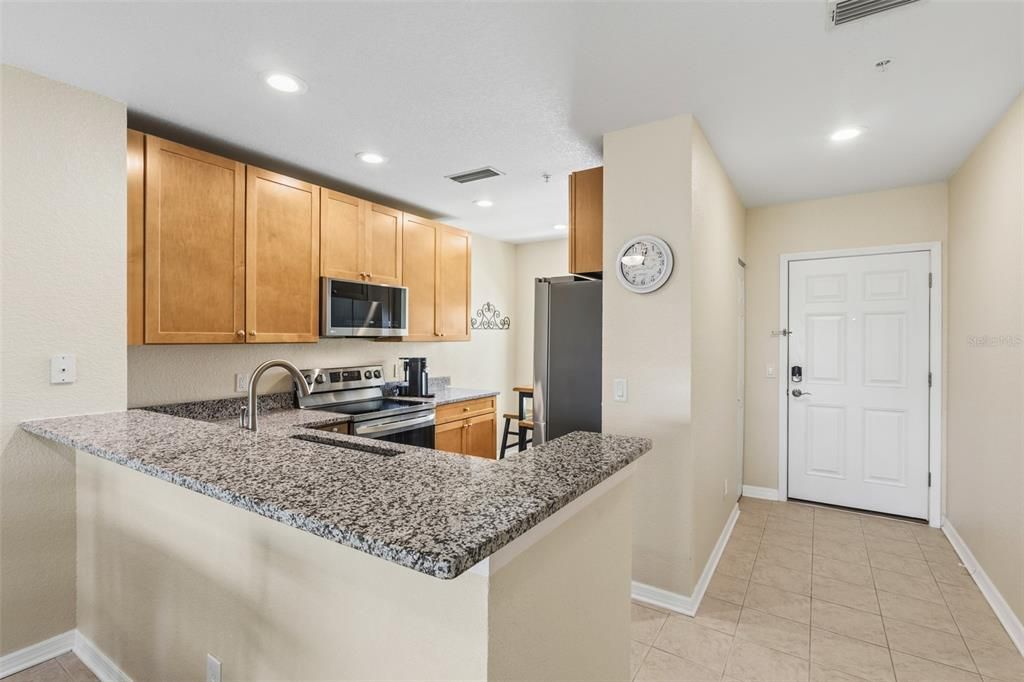 Active With Contract: $220,000 (2 beds, 2 baths, 996 Square Feet)
