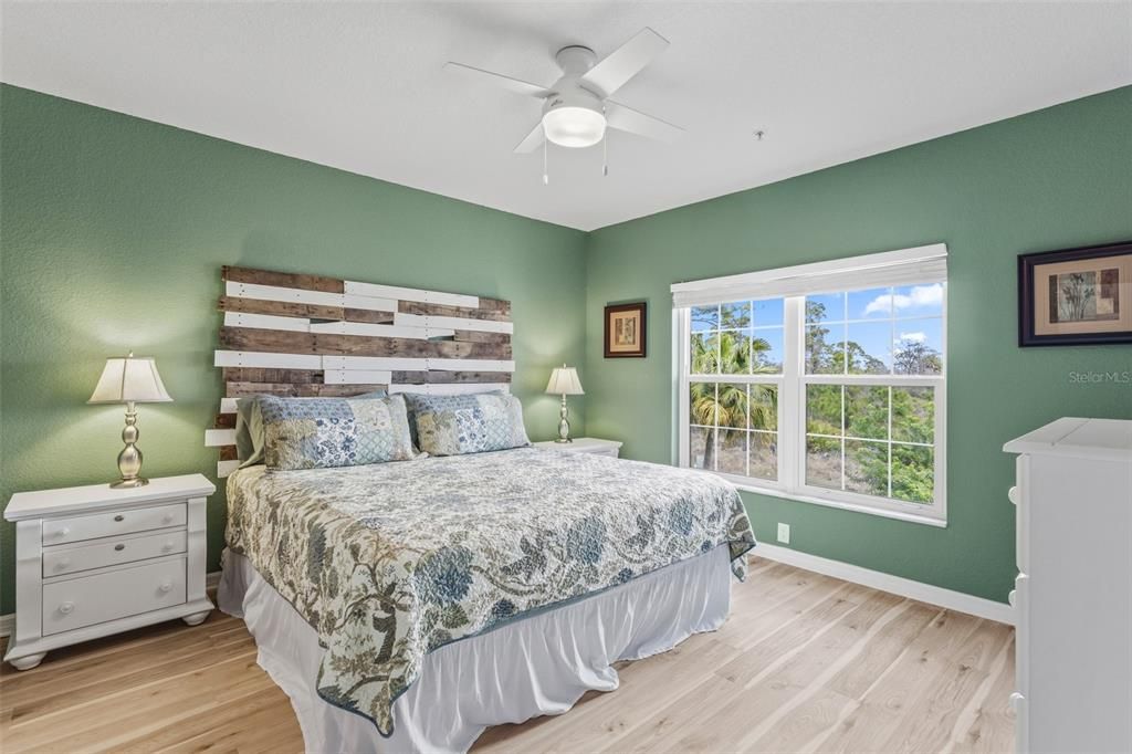 Active With Contract: $220,000 (2 beds, 2 baths, 996 Square Feet)