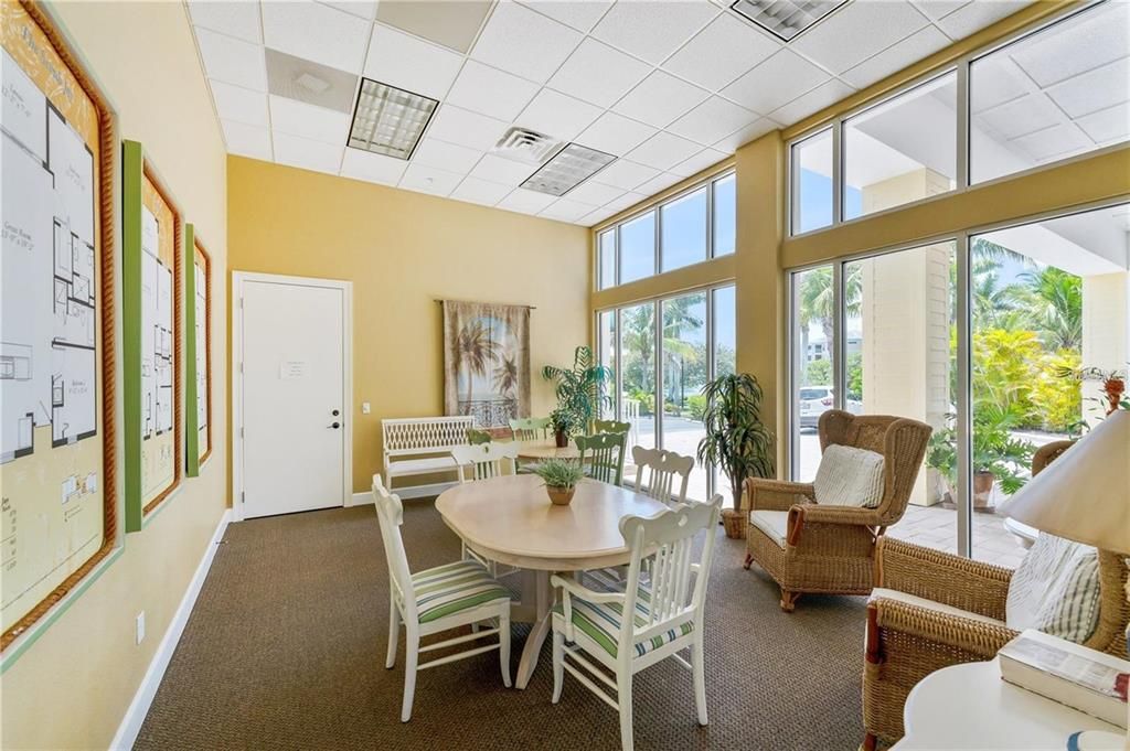 Active With Contract: $220,000 (2 beds, 2 baths, 996 Square Feet)
