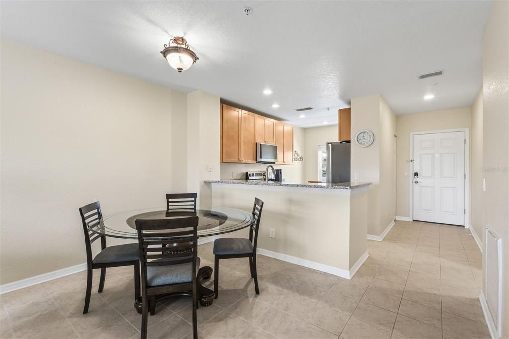Active With Contract: $220,000 (2 beds, 2 baths, 996 Square Feet)