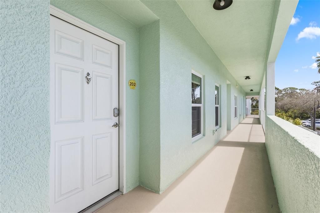 Active With Contract: $220,000 (2 beds, 2 baths, 996 Square Feet)