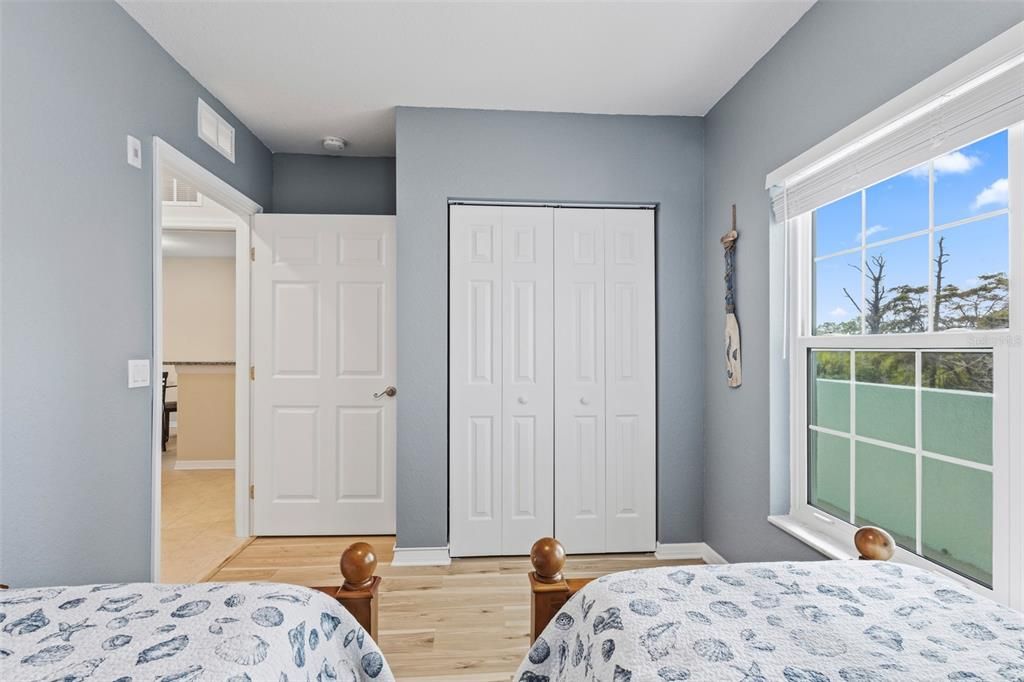 Active With Contract: $220,000 (2 beds, 2 baths, 996 Square Feet)