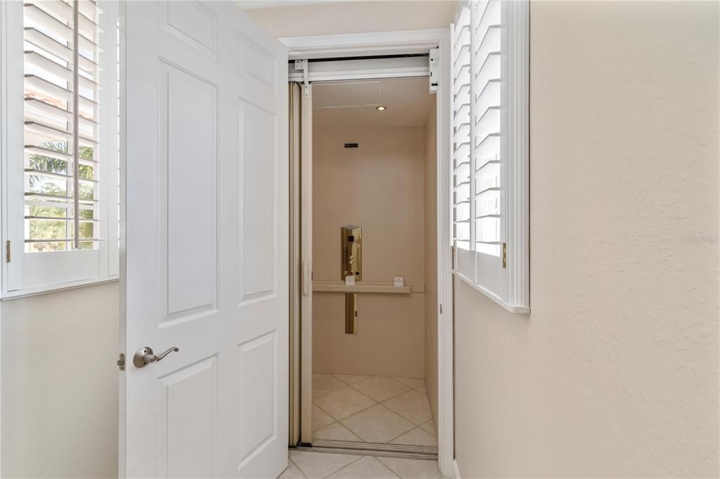For Sale: $559,000 (3 beds, 2 baths, 2326 Square Feet)