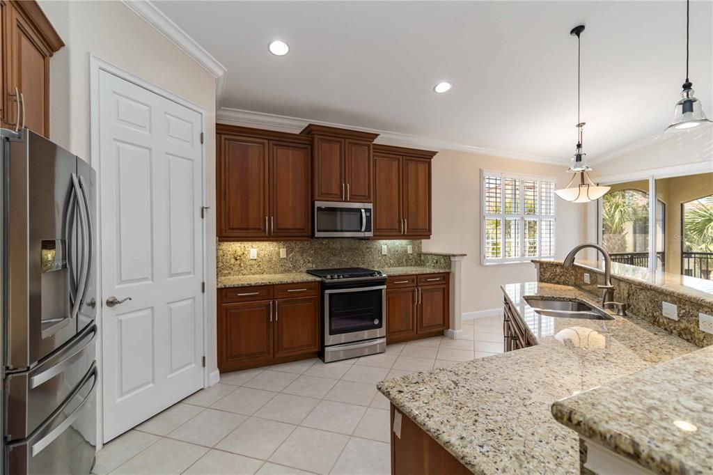 For Sale: $559,000 (3 beds, 2 baths, 2326 Square Feet)