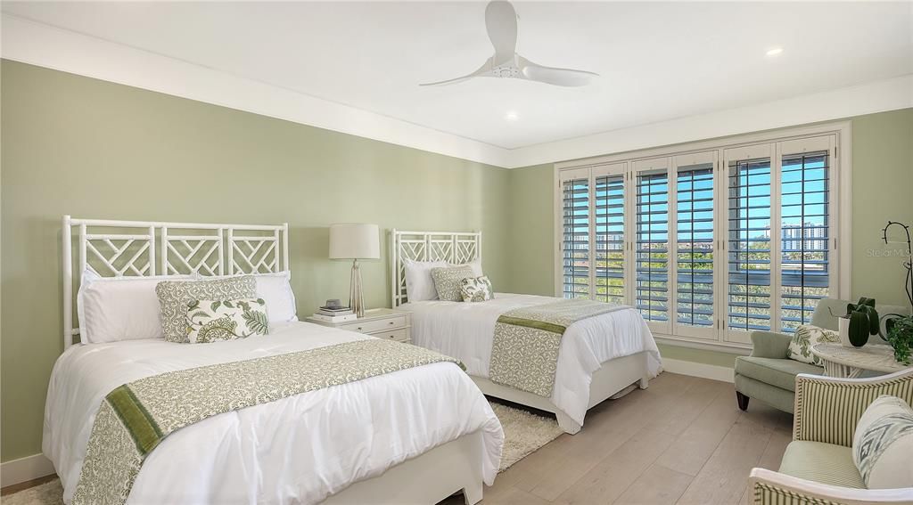 Activo con contrato: $2,595,000 (3 camas, 3 baños, 3382 Pies cuadrados)