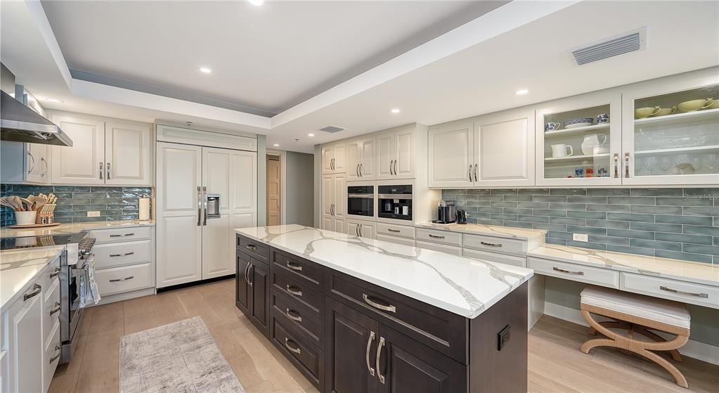 Activo con contrato: $2,595,000 (3 camas, 3 baños, 3382 Pies cuadrados)