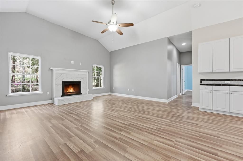 For Sale: $425,000 (3 beds, 2 baths, 2124 Square Feet)