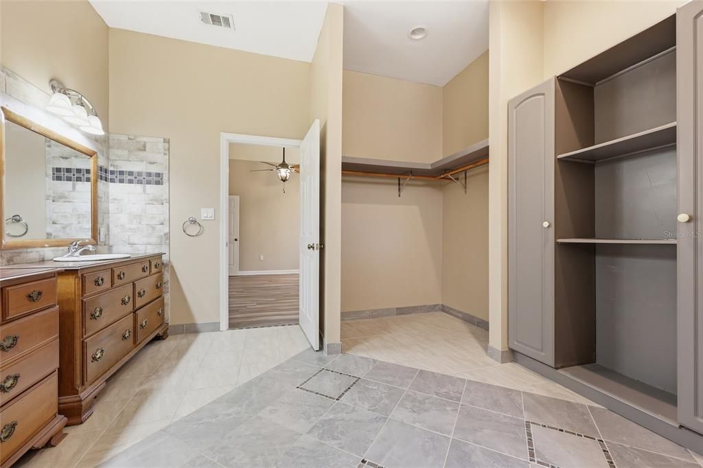 For Sale: $425,000 (3 beds, 2 baths, 2124 Square Feet)