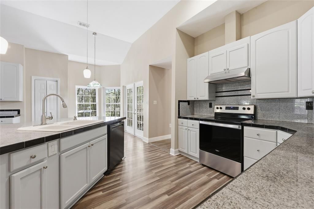 For Sale: $425,000 (3 beds, 2 baths, 2124 Square Feet)