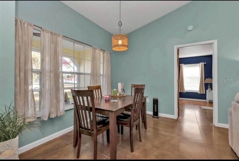 For Sale: $235,000 (2 beds, 2 baths, 1408 Square Feet)