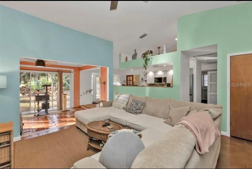 For Sale: $235,000 (2 beds, 2 baths, 1408 Square Feet)