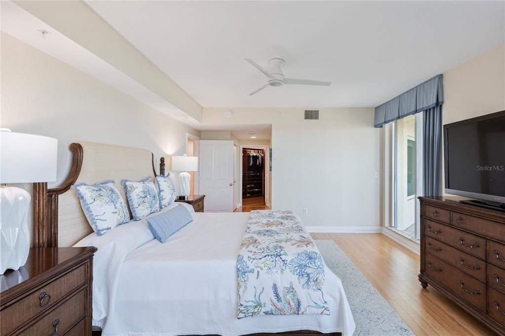 For Sale: $1,500,000 (3 beds, 2 baths, 1952 Square Feet)