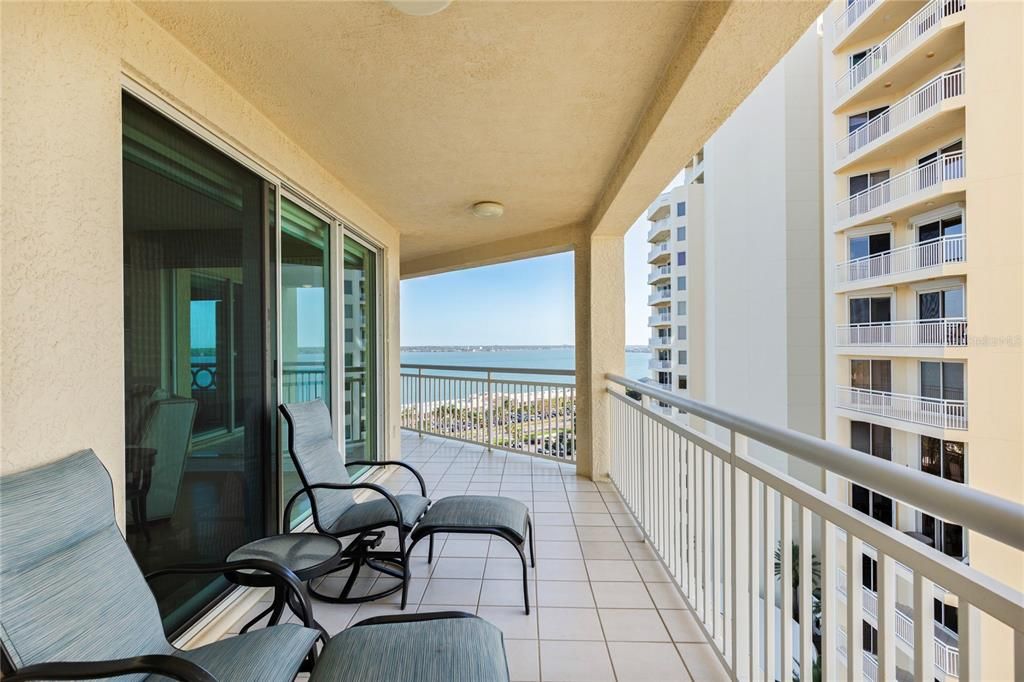 For Sale: $1,500,000 (3 beds, 2 baths, 1952 Square Feet)