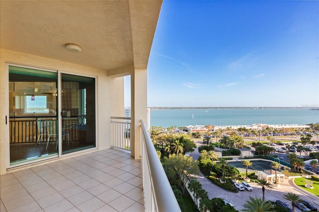 For Sale: $1,500,000 (3 beds, 2 baths, 1952 Square Feet)