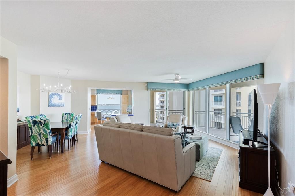 For Sale: $1,500,000 (3 beds, 2 baths, 1952 Square Feet)