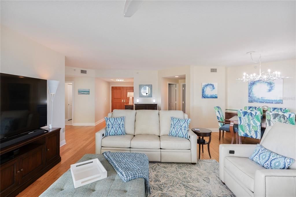 For Sale: $1,500,000 (3 beds, 2 baths, 1952 Square Feet)