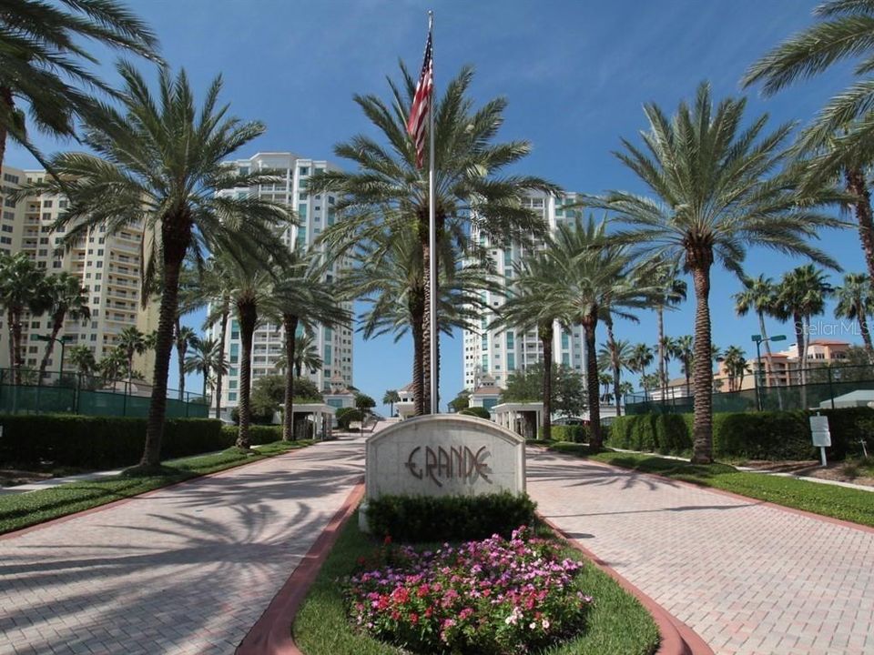 For Sale: $1,500,000 (3 beds, 2 baths, 1952 Square Feet)