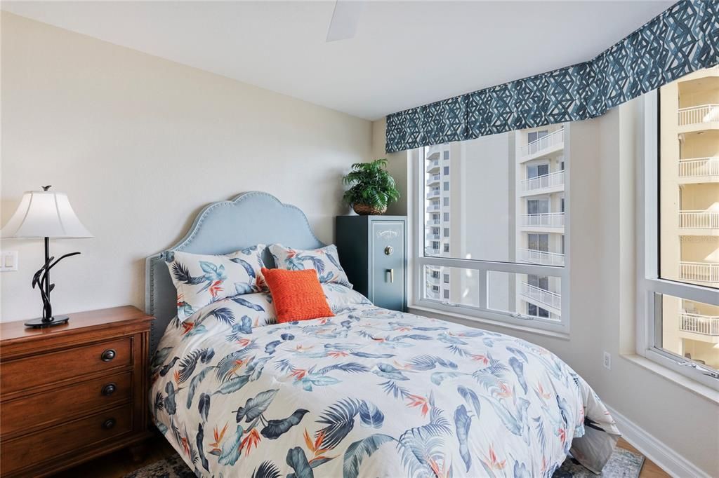 For Sale: $1,500,000 (3 beds, 2 baths, 1952 Square Feet)
