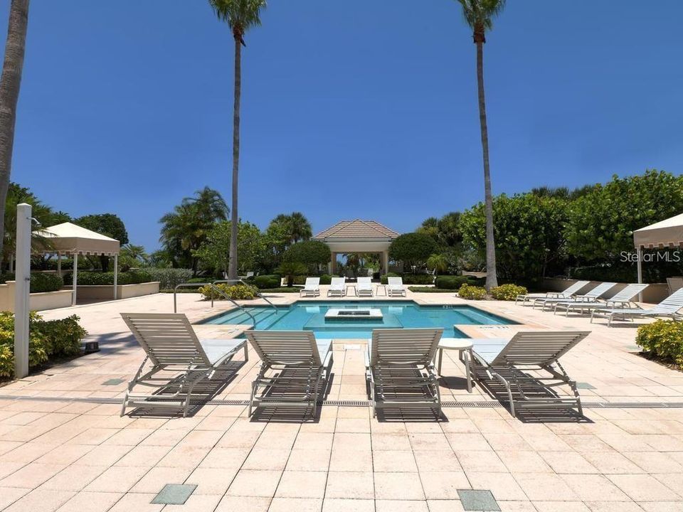 For Sale: $1,500,000 (3 beds, 2 baths, 1952 Square Feet)