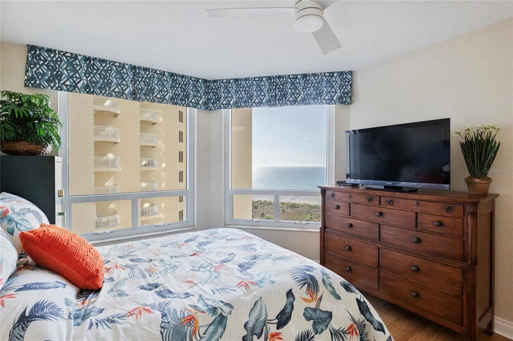 For Sale: $1,500,000 (3 beds, 2 baths, 1952 Square Feet)