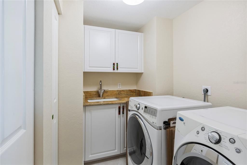 For Sale: $1,500,000 (3 beds, 2 baths, 1952 Square Feet)
