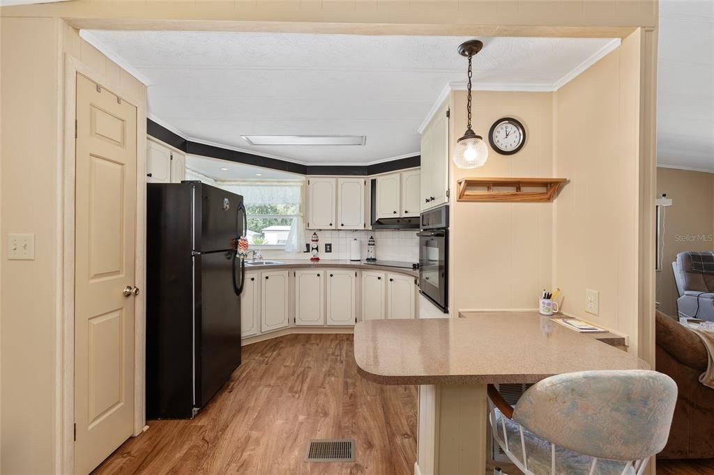 合同活跃: $139,900 (2 贝兹, 2 浴室, 1244 平方英尺)