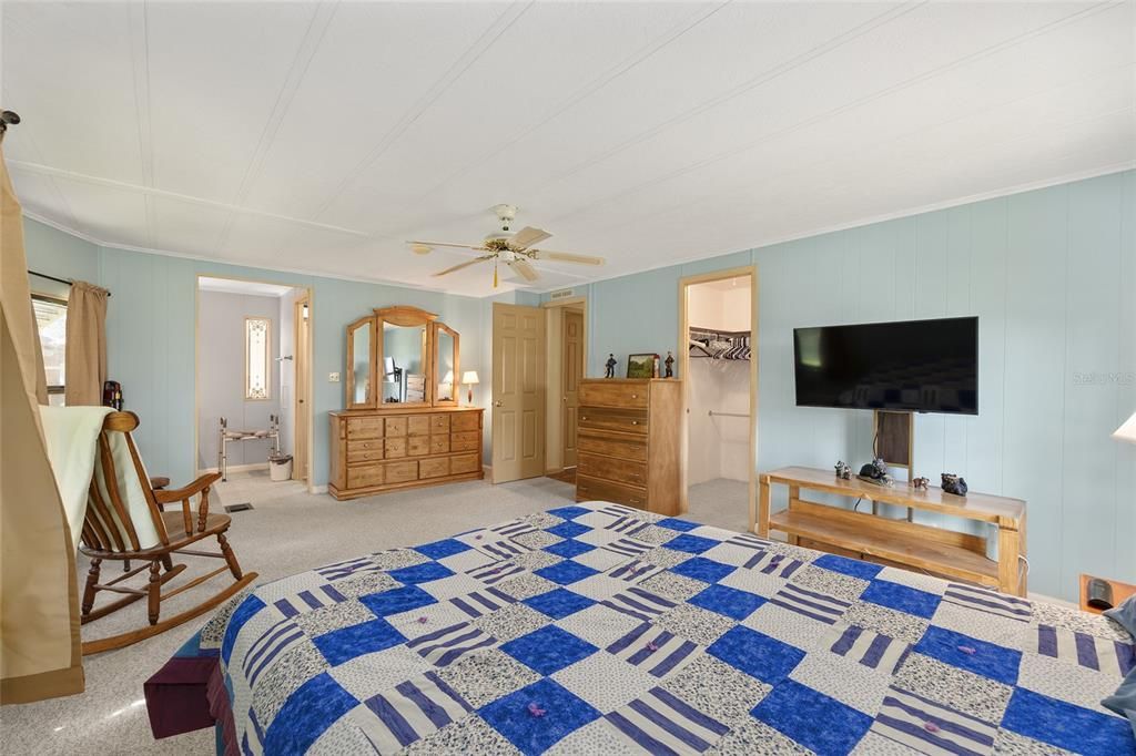 合同活跃: $139,900 (2 贝兹, 2 浴室, 1244 平方英尺)