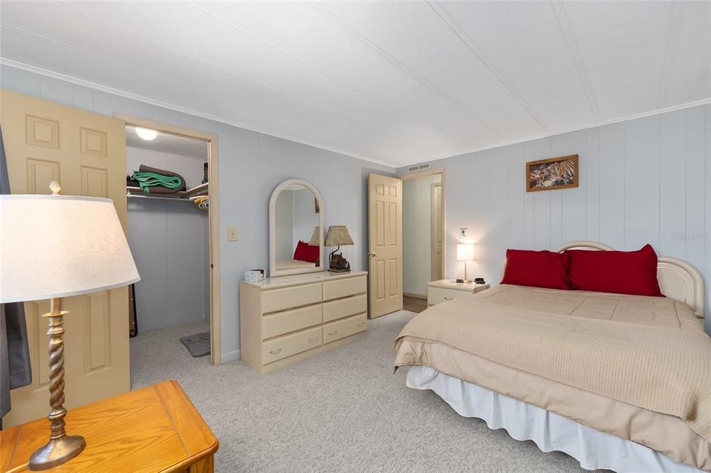 合同活跃: $139,900 (2 贝兹, 2 浴室, 1244 平方英尺)