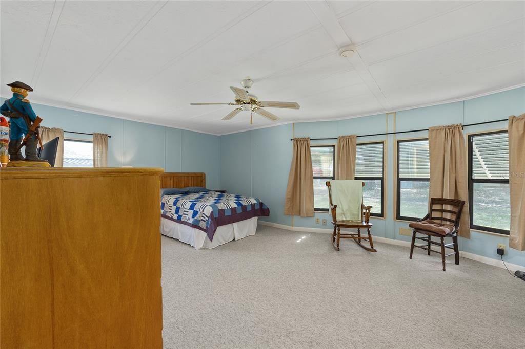 合同活跃: $139,900 (2 贝兹, 2 浴室, 1244 平方英尺)