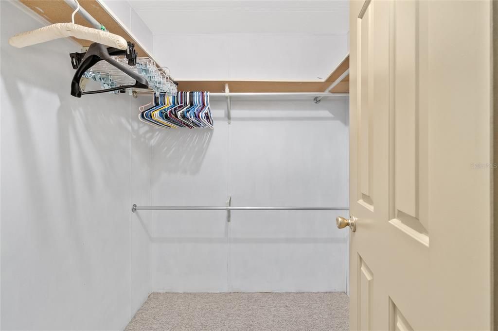 合同活跃: $139,900 (2 贝兹, 2 浴室, 1244 平方英尺)