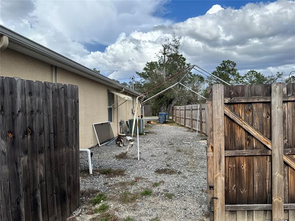 Active With Contract: $255,000 (3 beds, 2 baths, 1974 Square Feet)