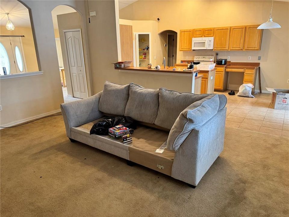 Active With Contract: $255,000 (3 beds, 2 baths, 1974 Square Feet)