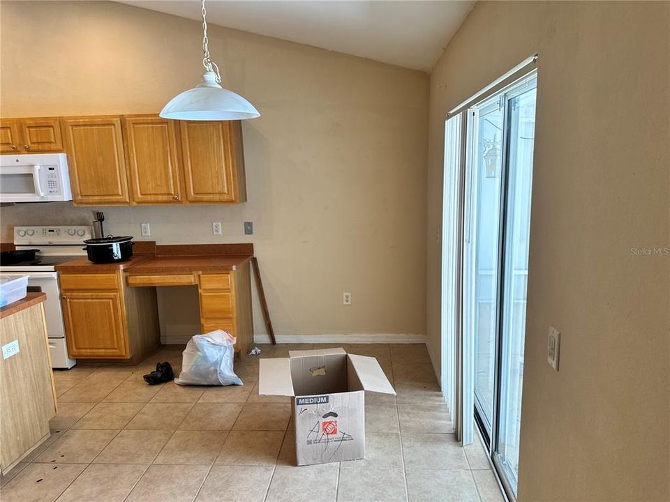 Active With Contract: $255,000 (3 beds, 2 baths, 1974 Square Feet)