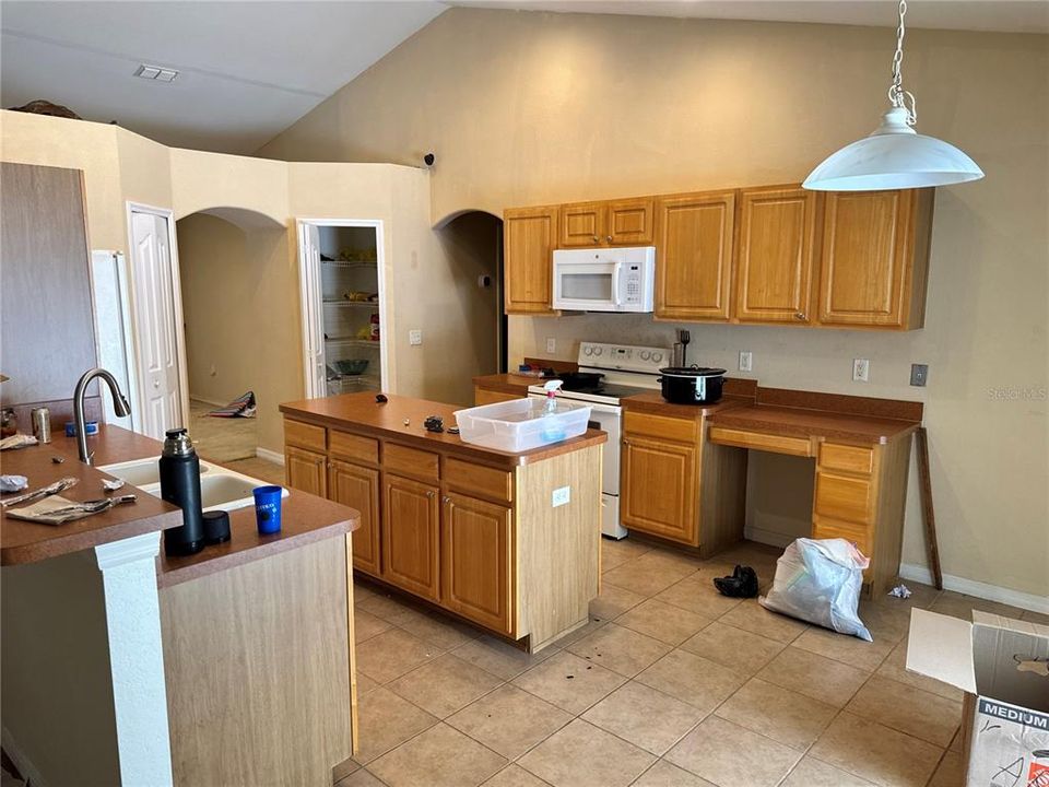 Active With Contract: $255,000 (3 beds, 2 baths, 1974 Square Feet)