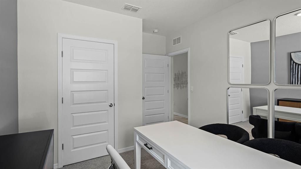 Activo con contrato: $277,900 (4 camas, 2 baños, 1665 Pies cuadrados)